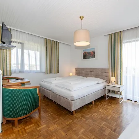 Tirolerhof ゲストハウス